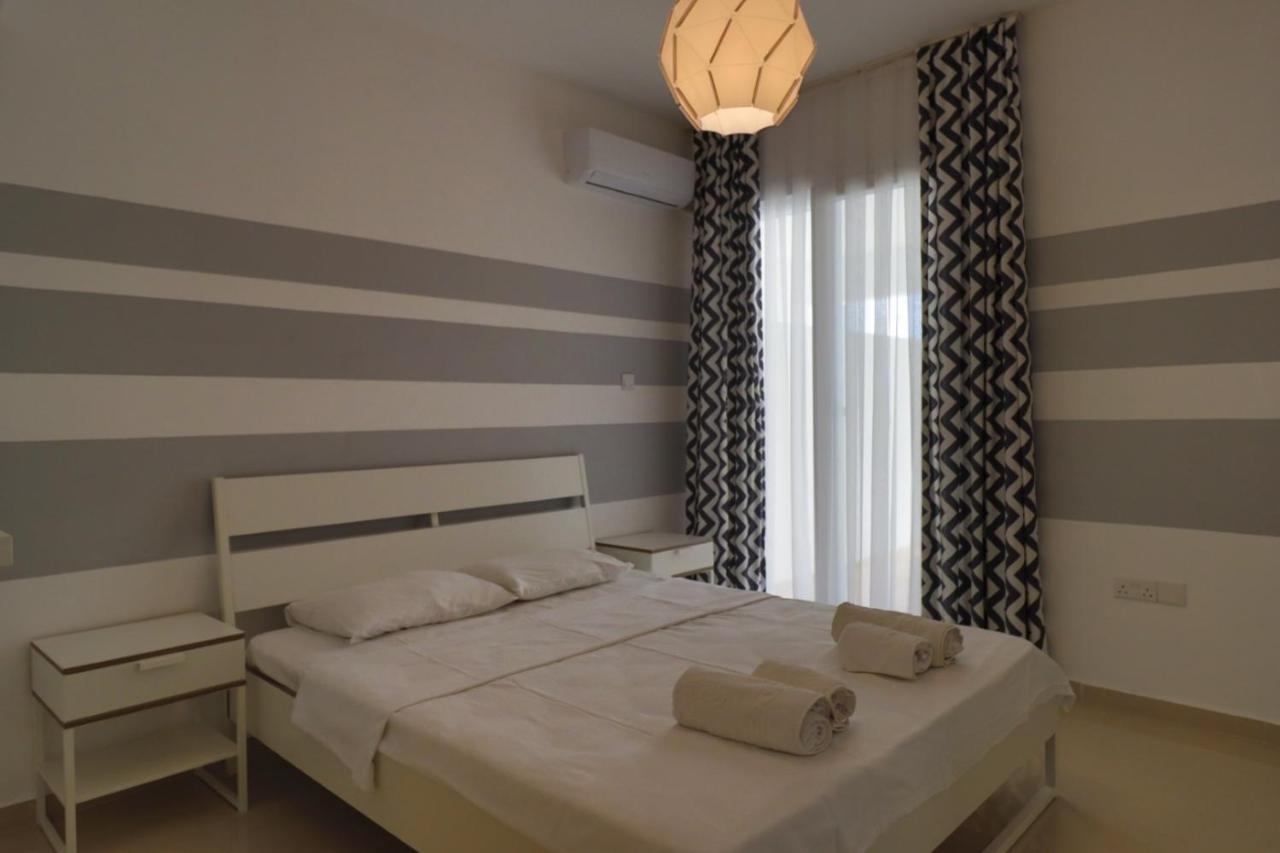 Caesar Beach Villas And Apartments Gastria Esterno foto