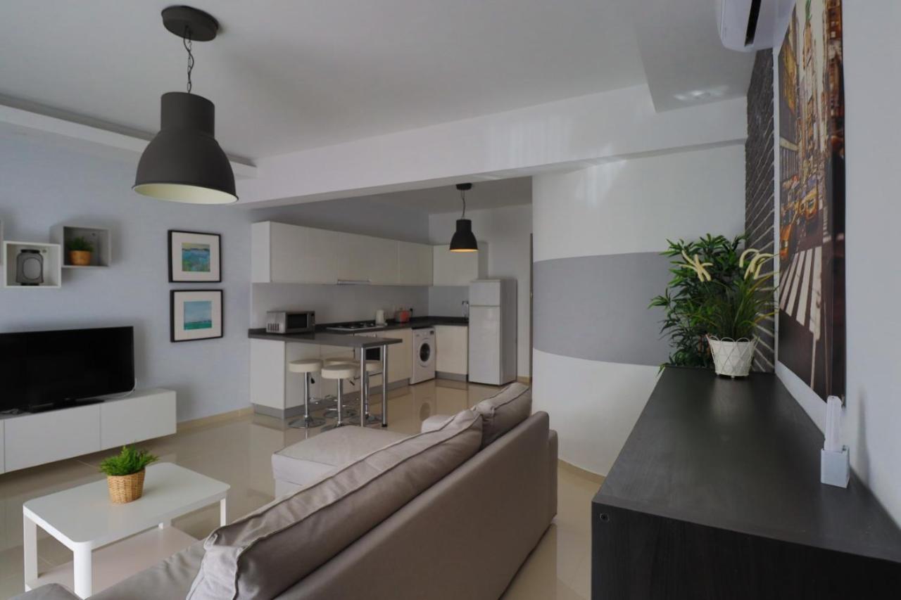 Caesar Beach Villas And Apartments Gastria Esterno foto