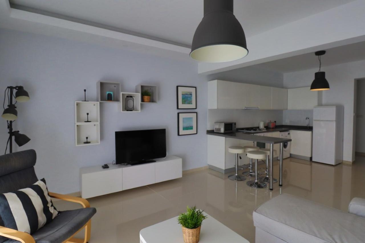 Caesar Beach Villas And Apartments Gastria Esterno foto