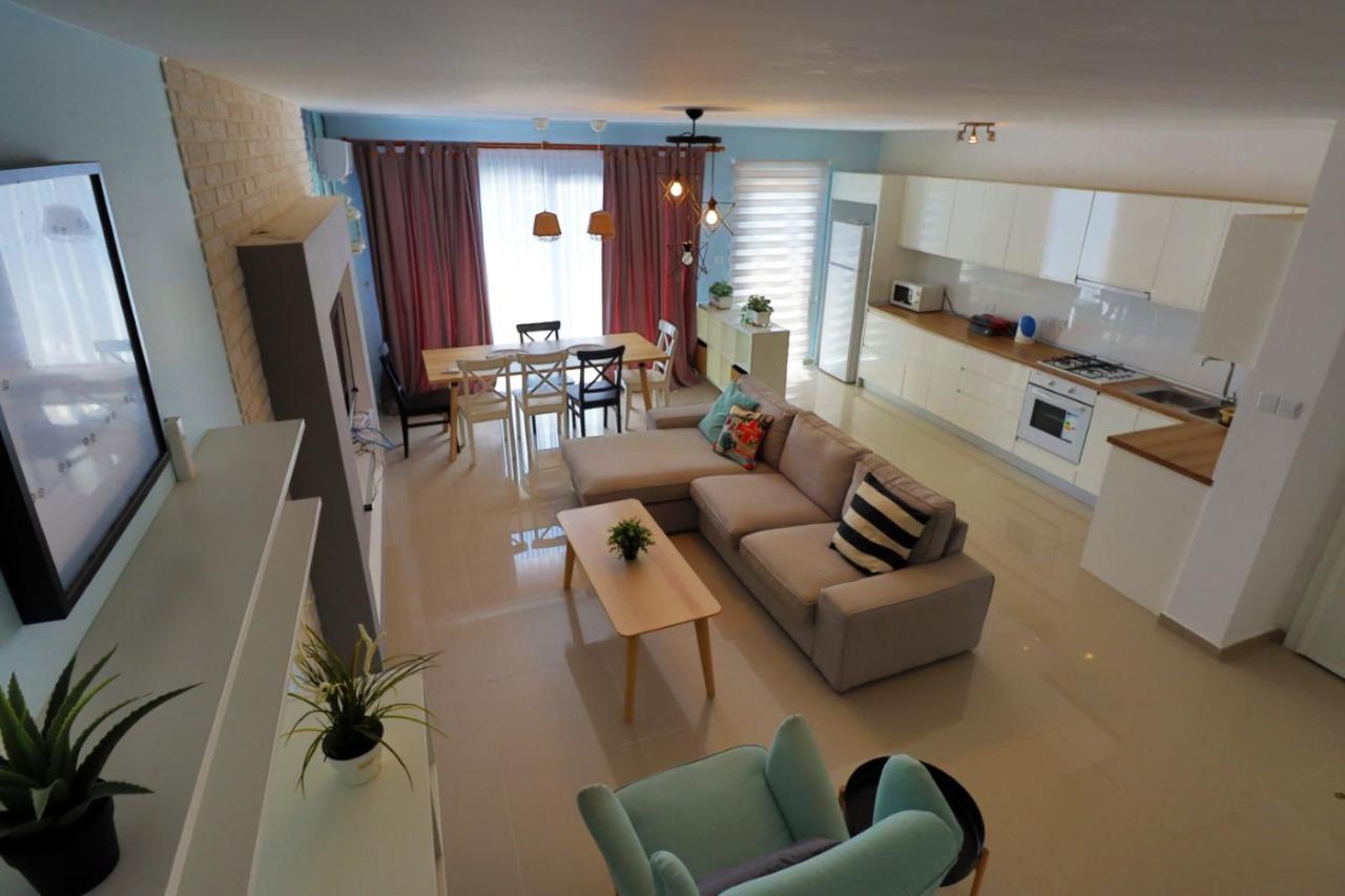 Caesar Beach Villas And Apartments Gastria Esterno foto