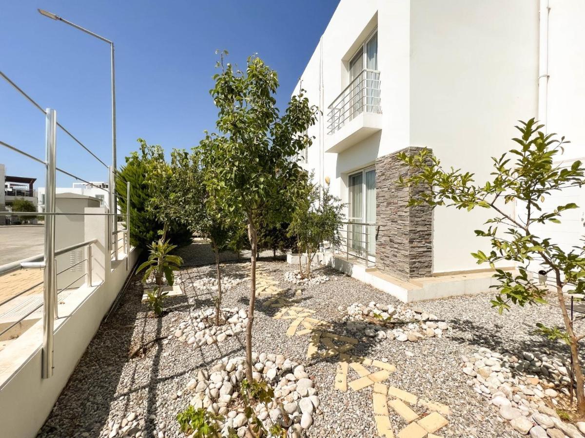 Caesar Beach Villas And Apartments Gastria Esterno foto