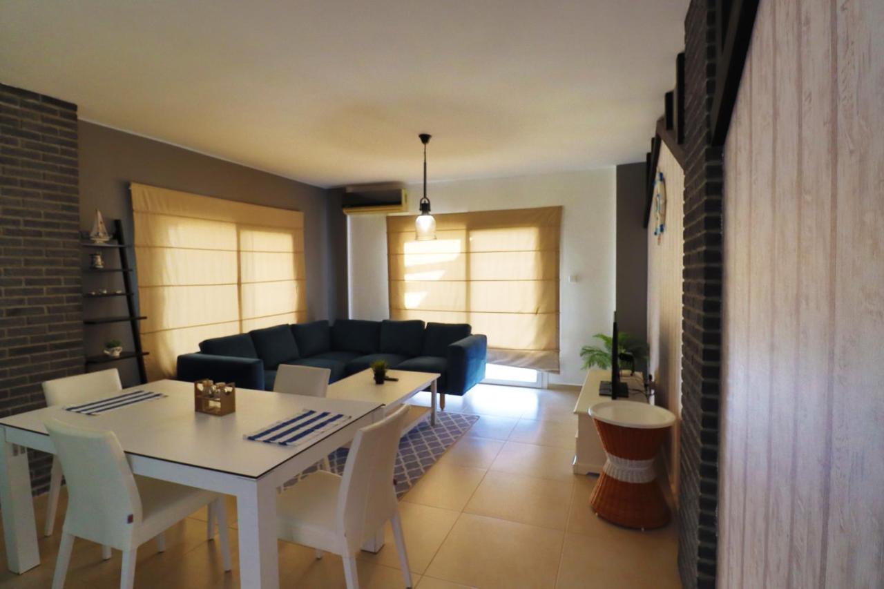 Caesar Beach Villas And Apartments Gastria Esterno foto