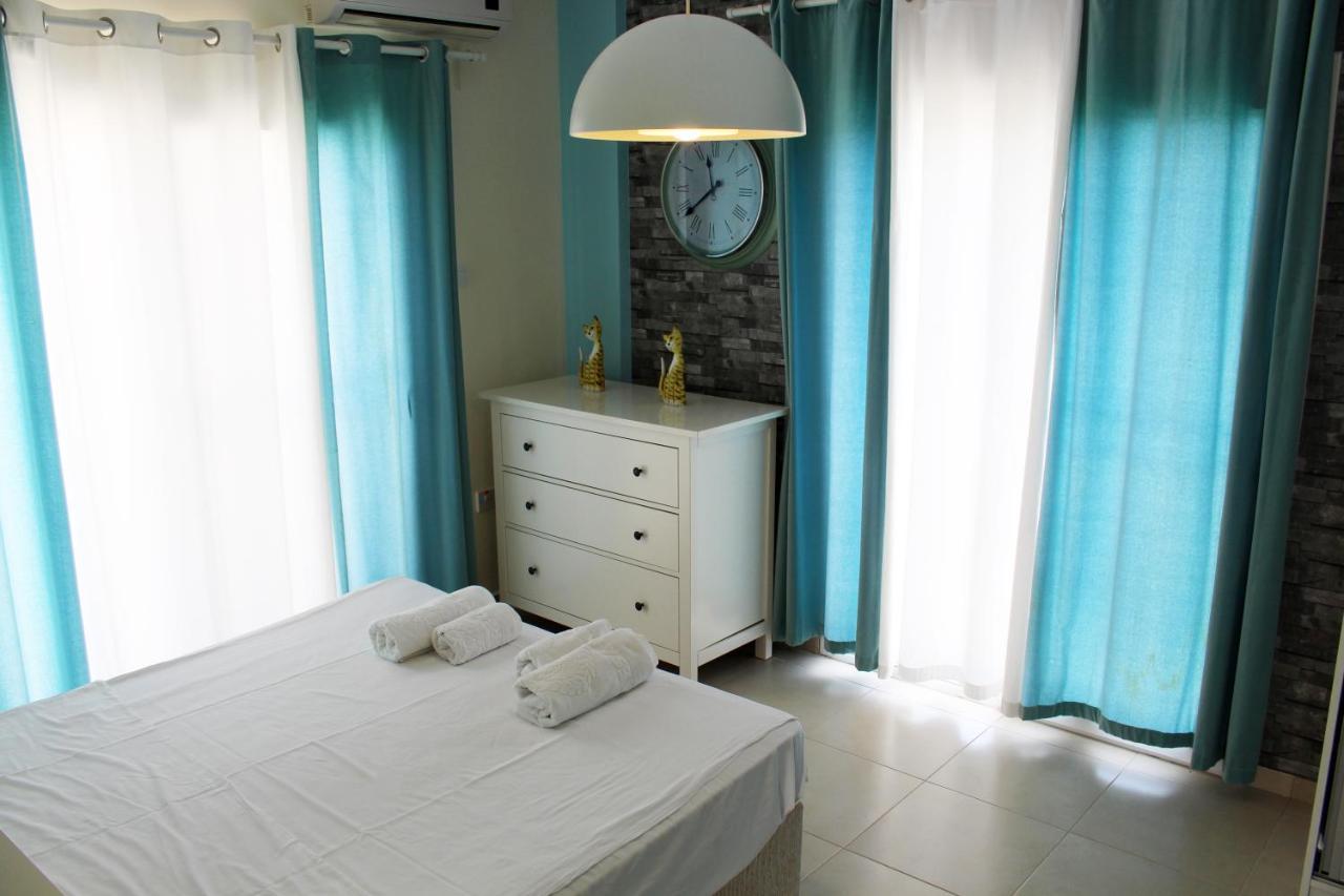 Caesar Beach Villas And Apartments Gastria Esterno foto