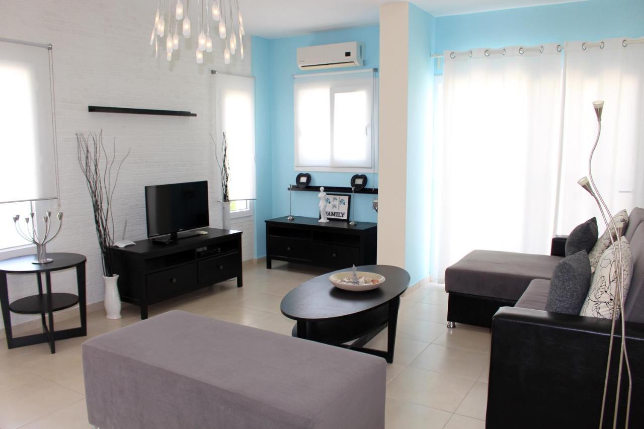 Caesar Beach Villas And Apartments Gastria Esterno foto