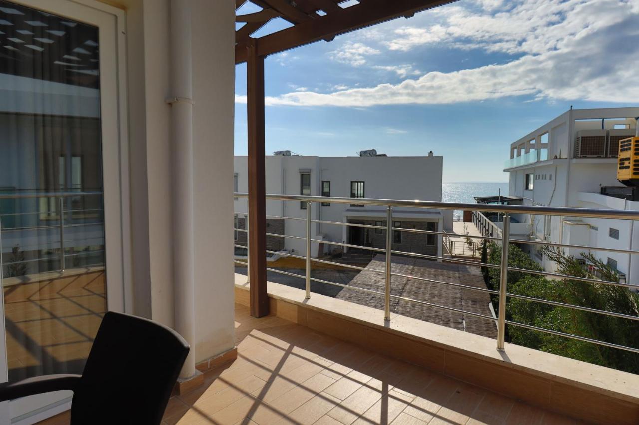 Caesar Beach Villas And Apartments Gastria Esterno foto