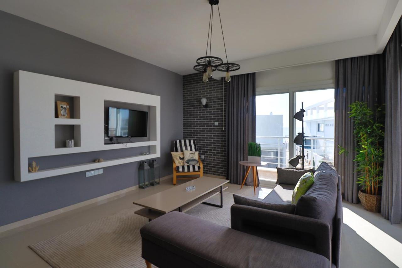 Caesar Beach Villas And Apartments Gastria Esterno foto