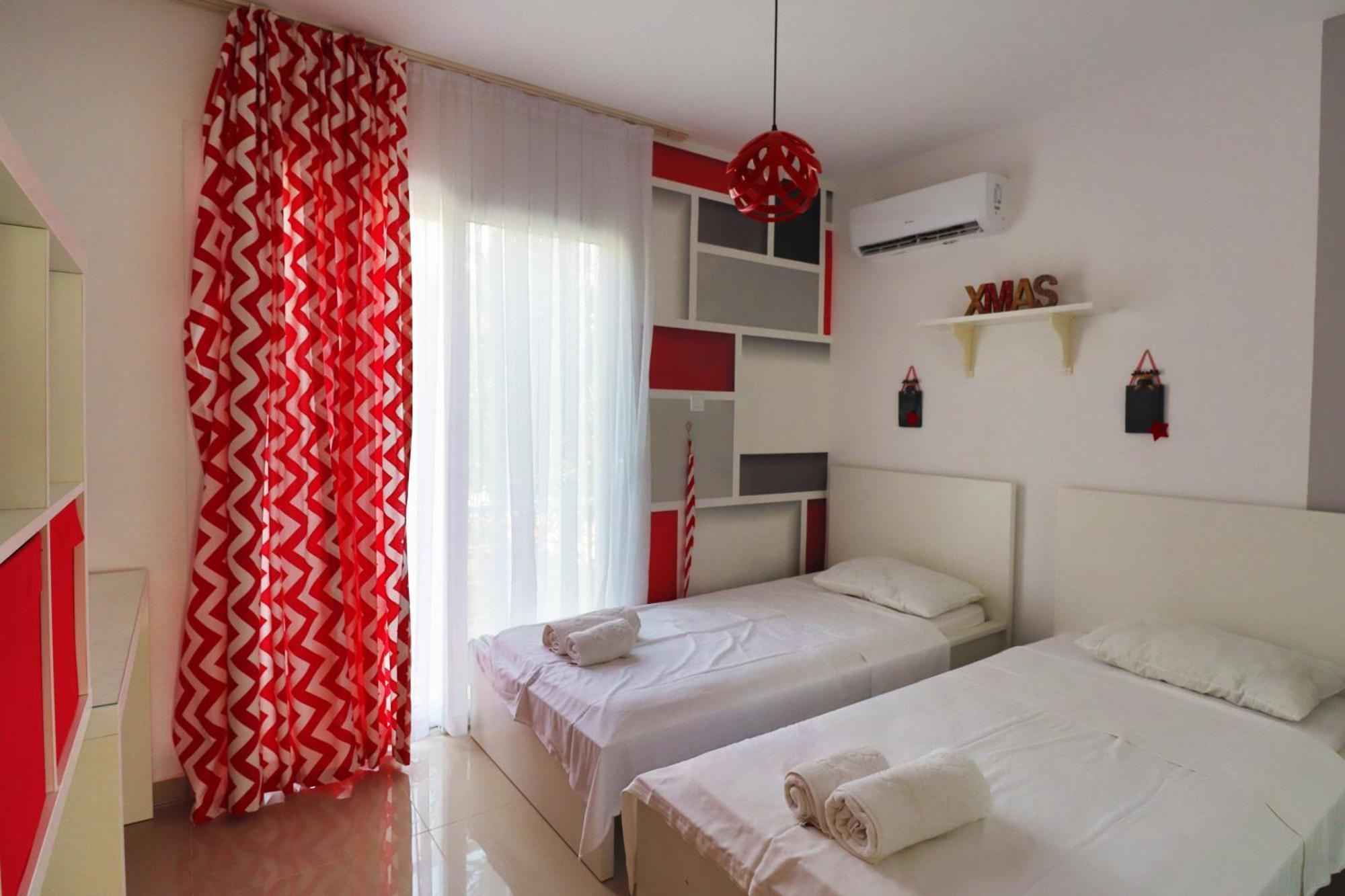 Caesar Beach Villas And Apartments Gastria Esterno foto